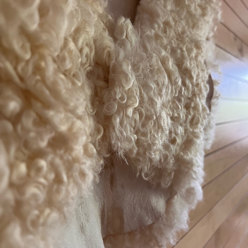 Ethical Genuine Curly Shearling Cream Shawl - Picture 2 of 4
